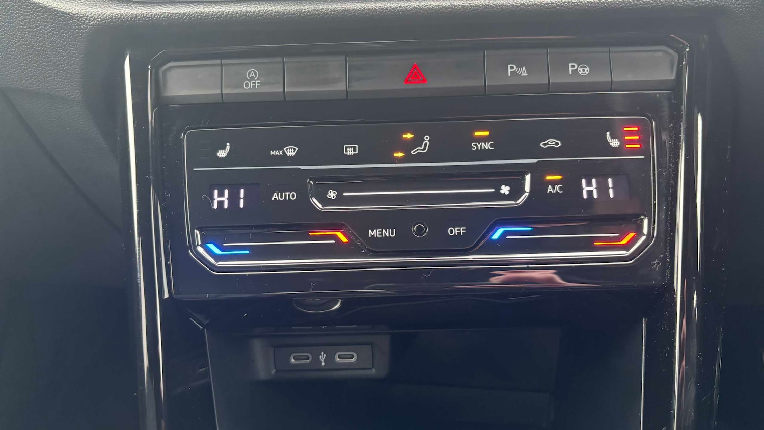 Used Volkswagen T-Roc for sale - 77862488: Photo 14