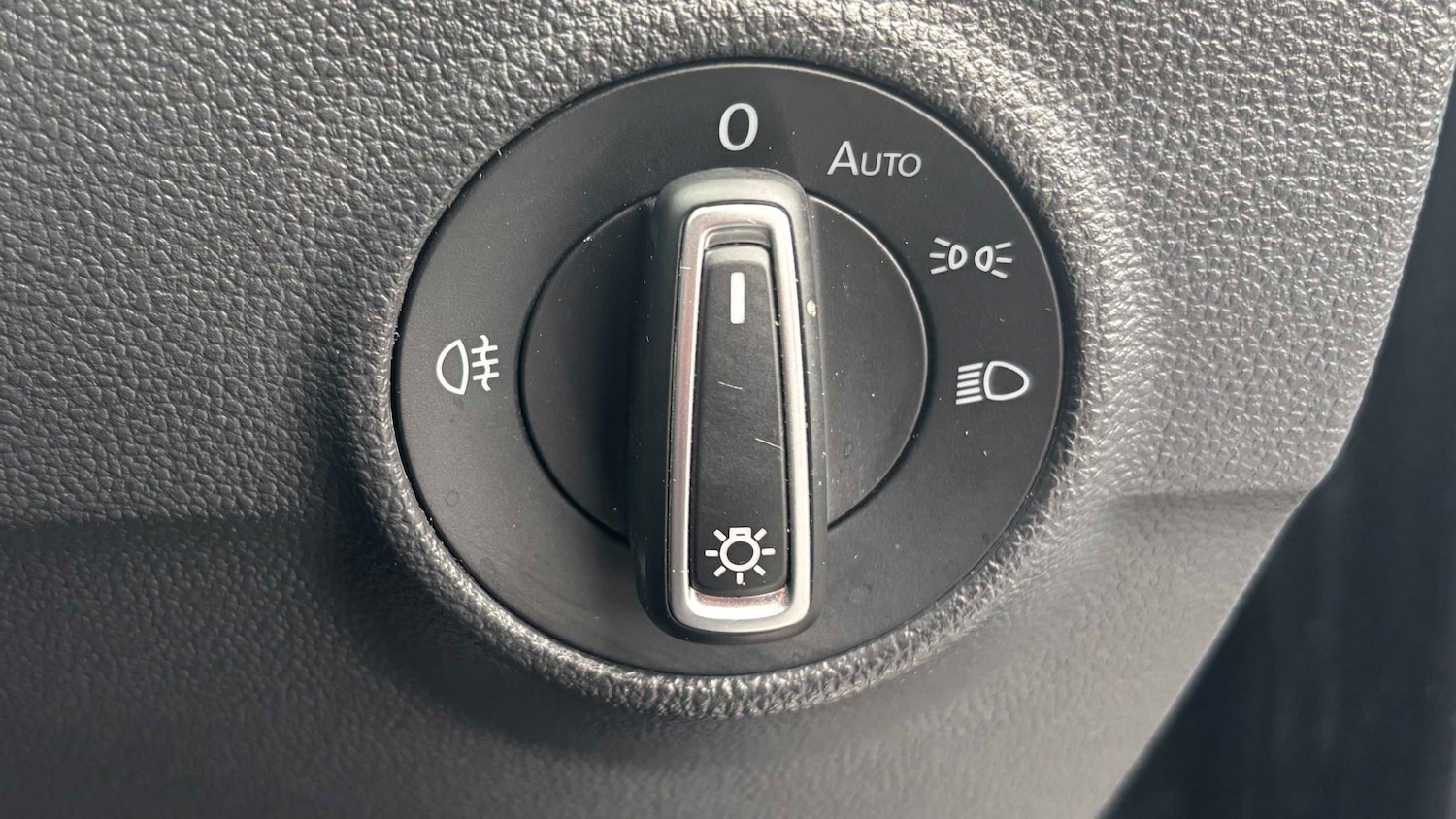 Used Volkswagen T-Roc for sale - 77862488: Photo 16