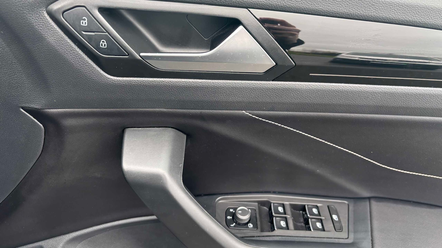 Used Volkswagen T-Roc for sale - 77862488: Photo 17