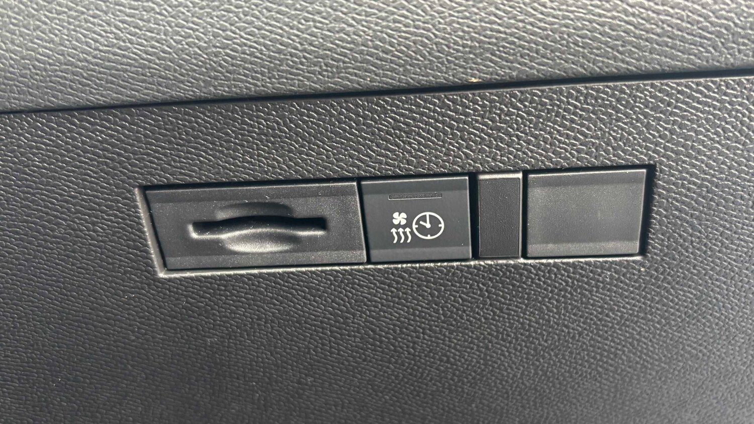 Used Vauxhall Astra for sale - 77860150: Photo 16