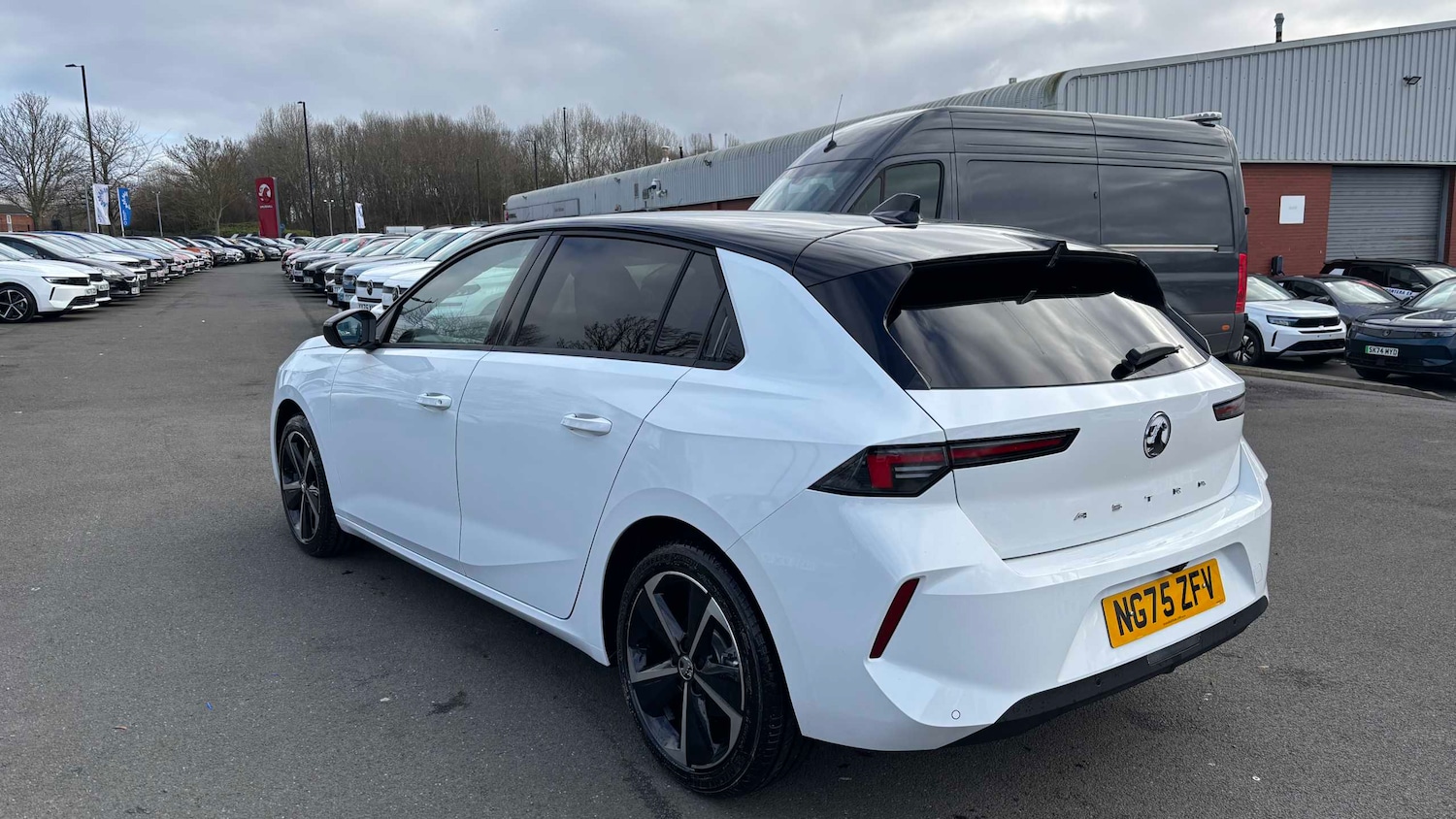 Used Vauxhall Astra for sale - 77860952: Photo 2