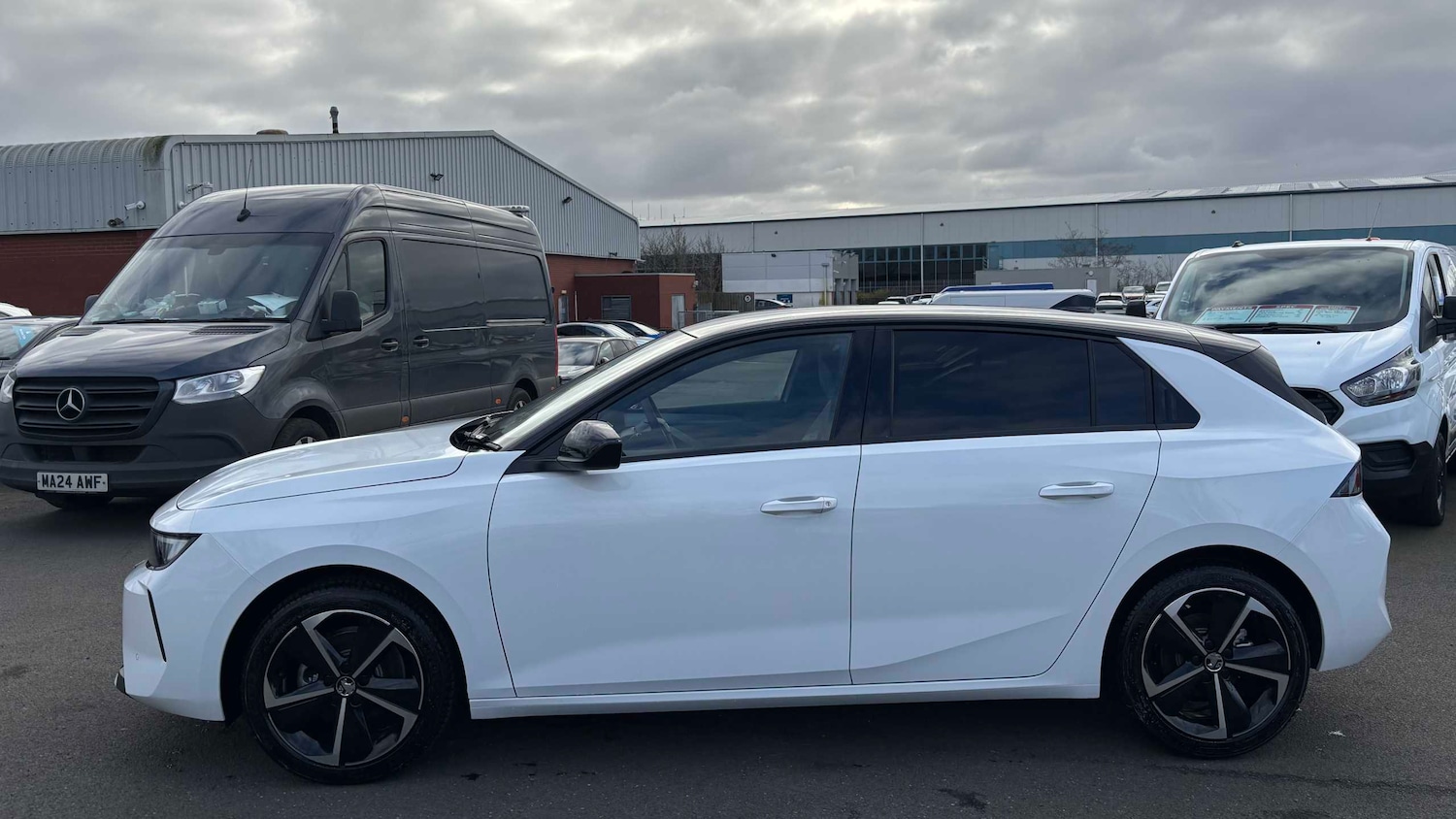 Used Vauxhall Astra for sale - 77860952: Photo 3