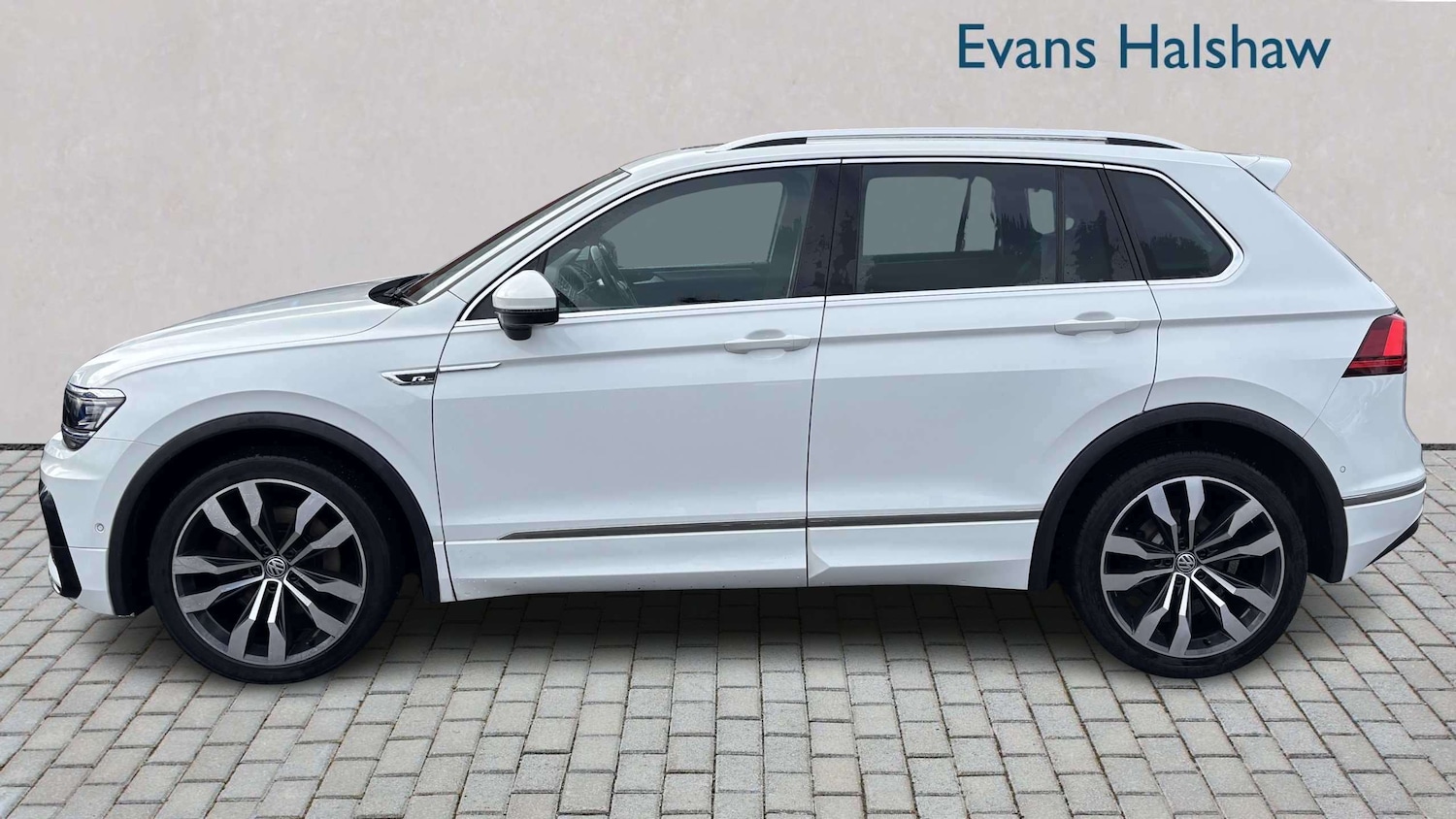 Used Volkswagen Tiguan for sale - 77862055: Photo 4