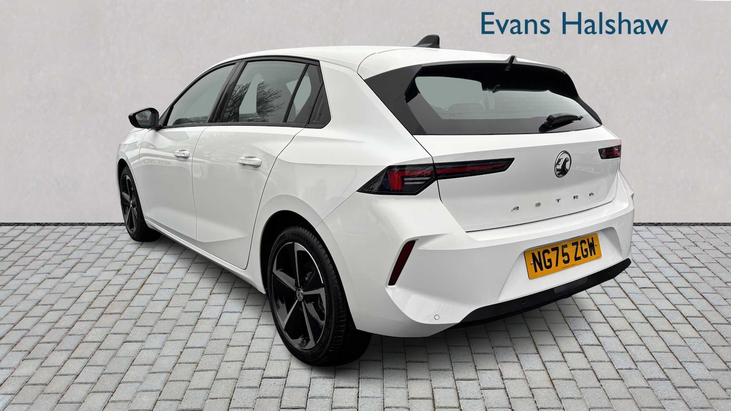 Used Vauxhall Astra for sale - 77861535: Photo 2