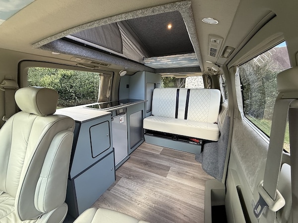 Used Nissan Elgrand 2020 for sale - 75676241: Photo 2