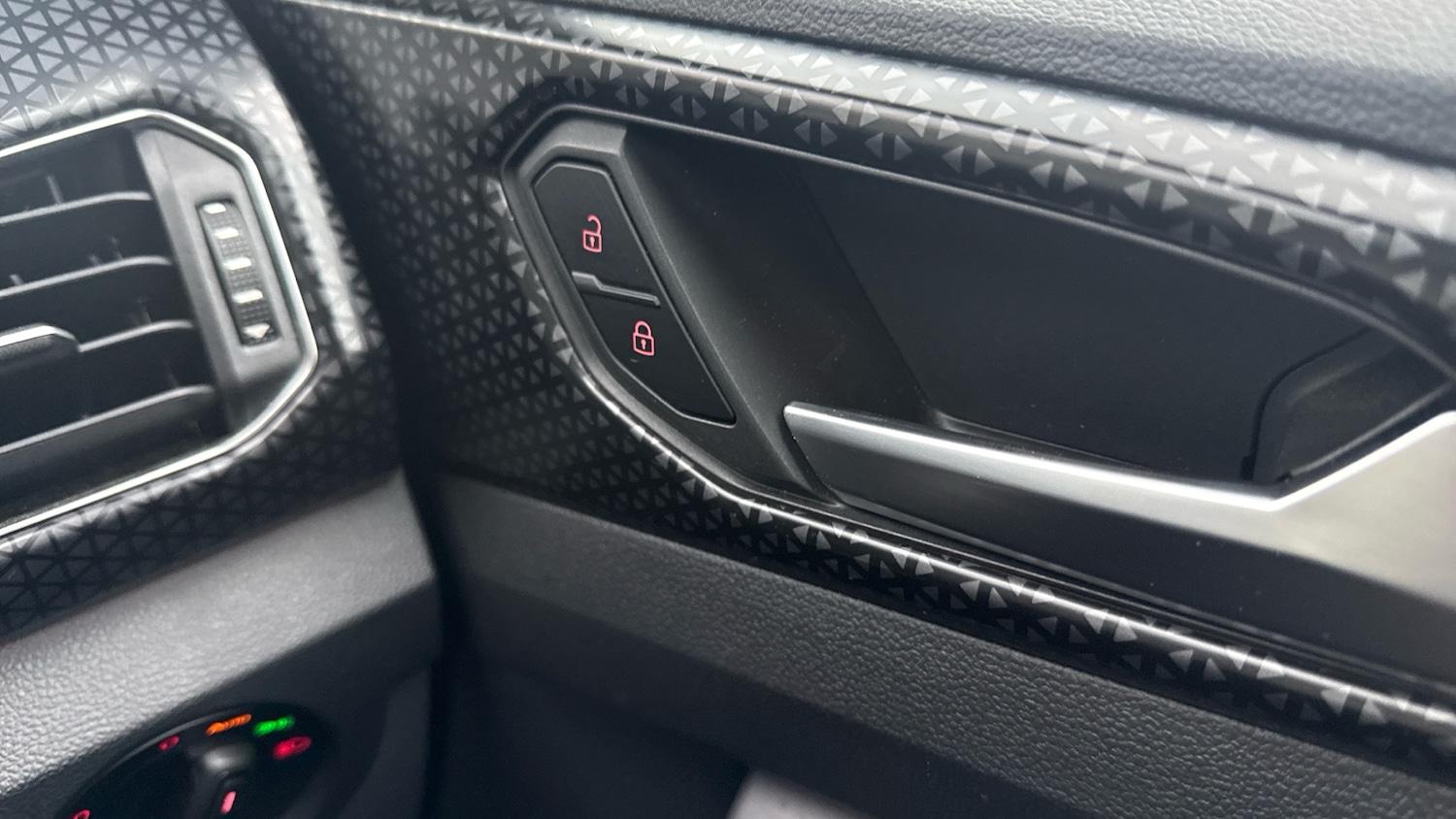 Used Volkswagen T-Cross 2021 for sale - 77324352: Photo 35