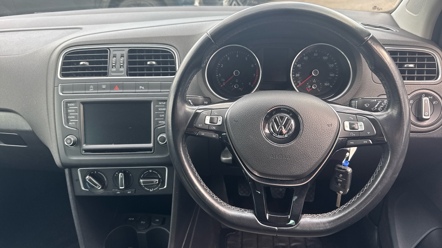 Used Volkswagen Polo 2016 for sale - 76764085: Photo 10