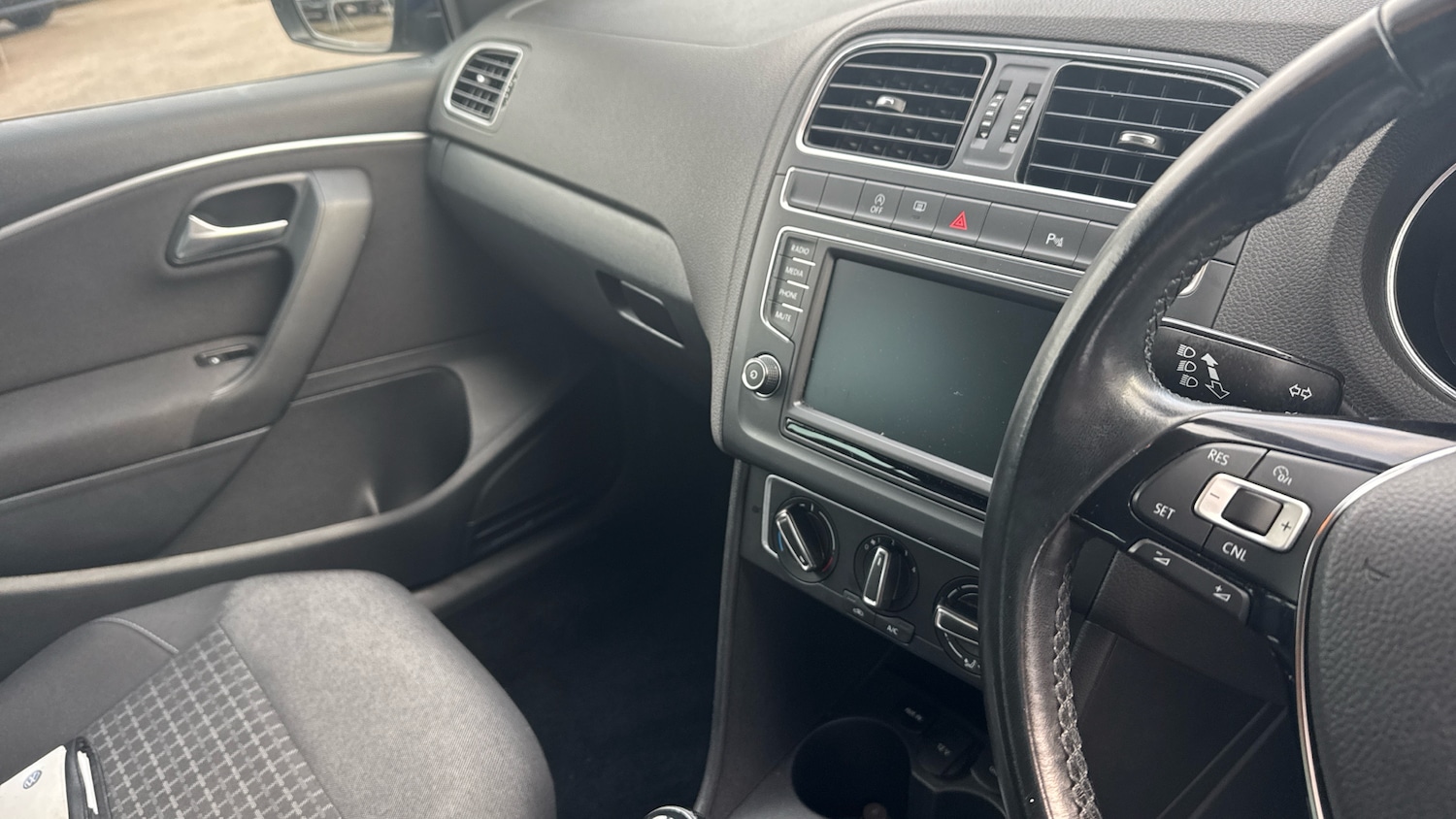 Used Volkswagen Polo 2016 for sale - 76764085: Photo 14