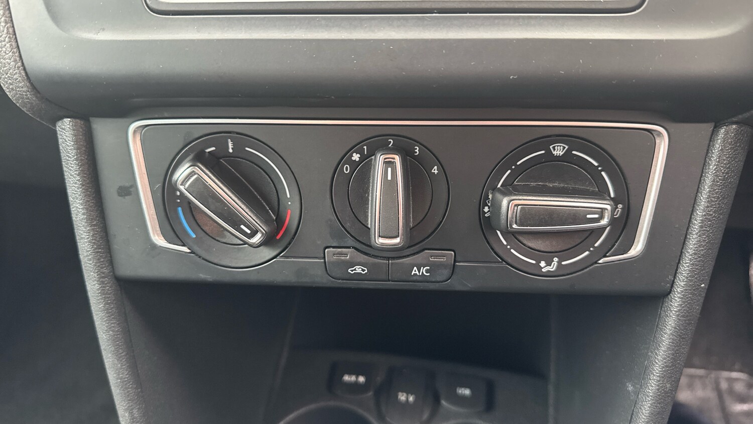 Used Volkswagen Polo 2016 for sale - 76764085: Photo 33