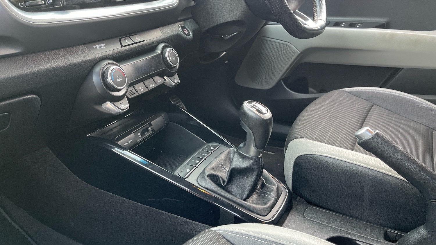 Used Kia Stonic 2018 for sale - 77983894: Photo 13