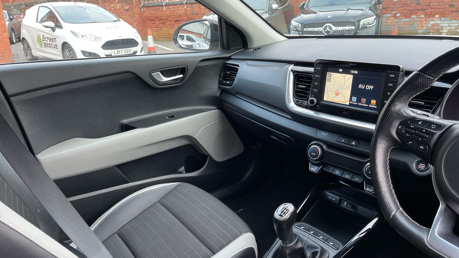 Used Kia Stonic 2018 for sale - 77983894: Photo 14