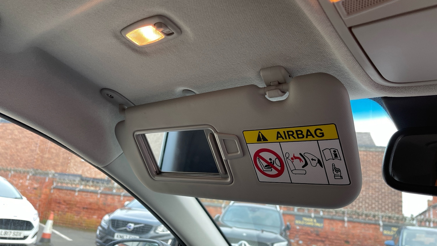 Used Kia Stonic 2018 for sale - 77983894: Photo 33