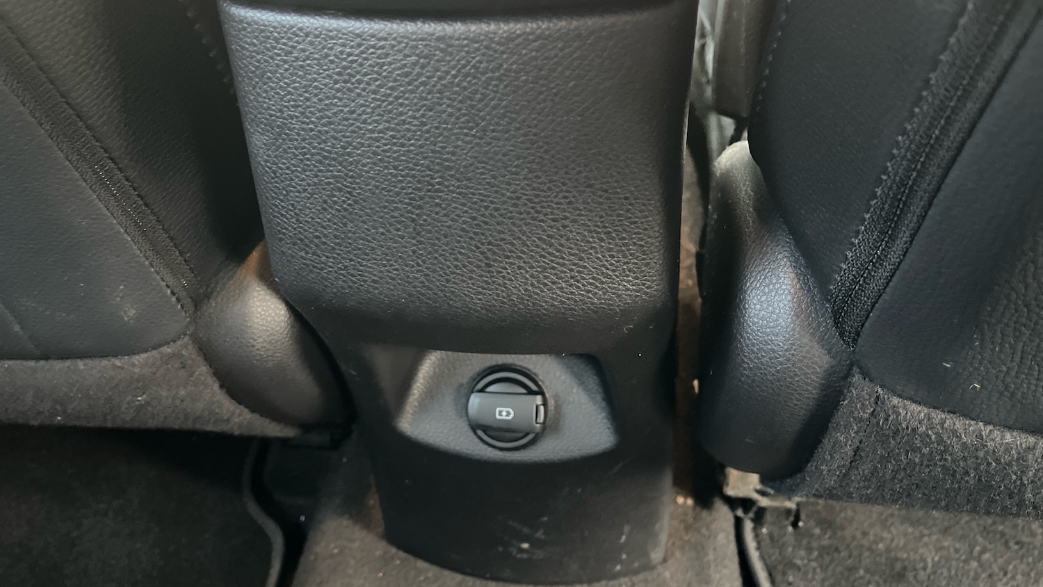 Used Kia Stonic 2018 for sale - 77983894: Photo 36