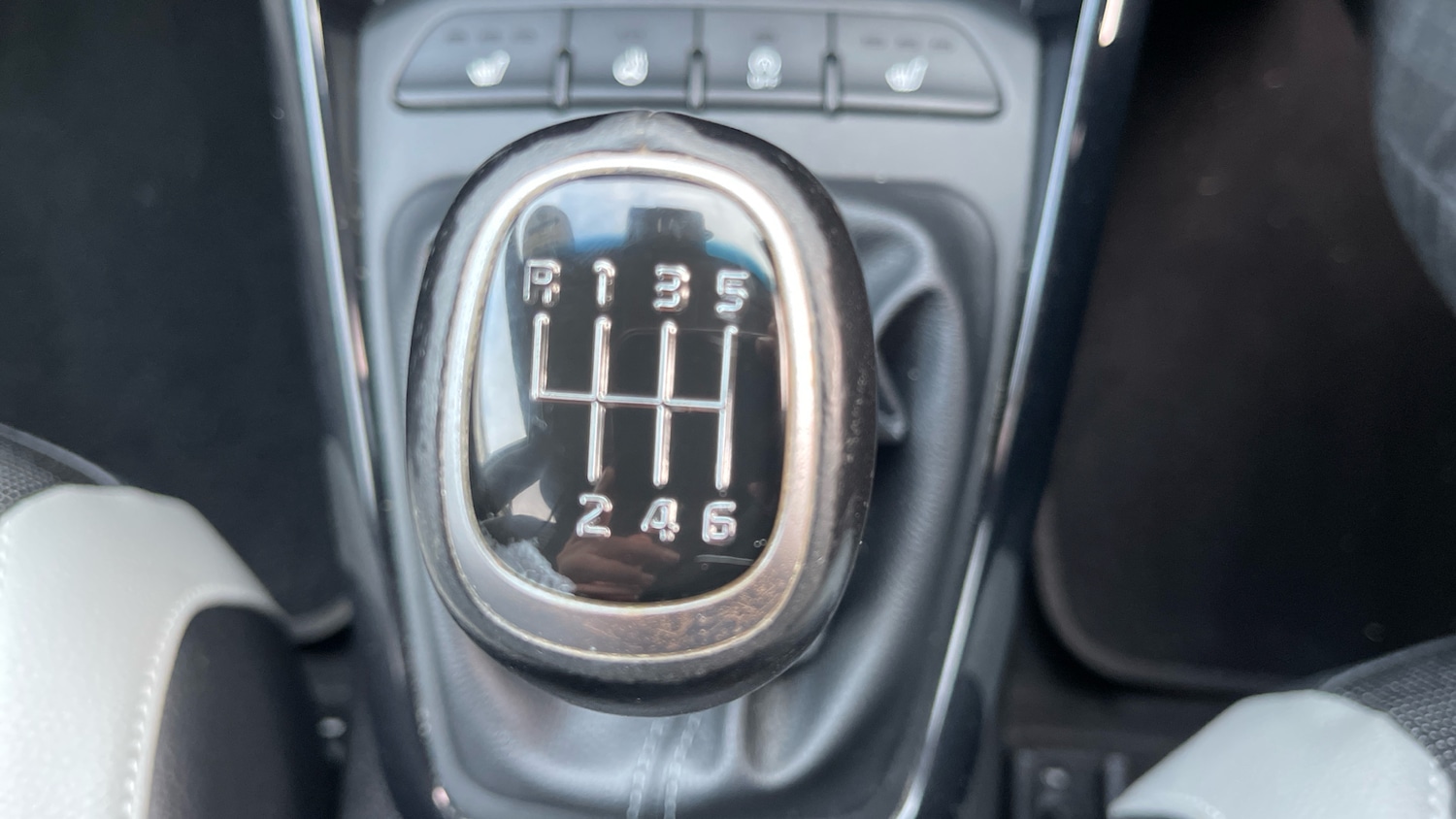 Used Kia Stonic 2018 for sale - 77983894: Photo 44