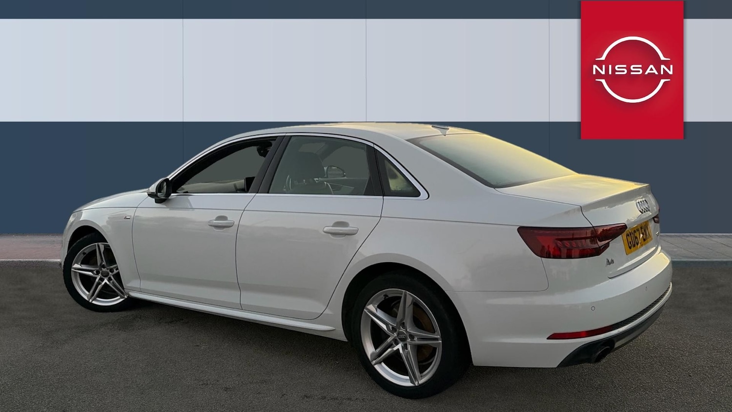 Used Audi A4 2017 for sale - 76638540: Photo 2