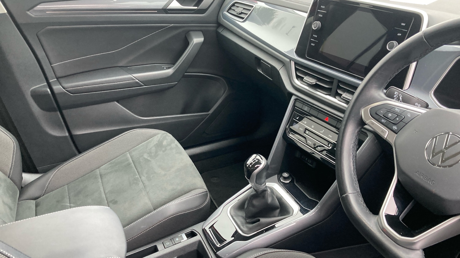 Used Volkswagen T-Roc 2022 for sale - 77975351: Photo 14