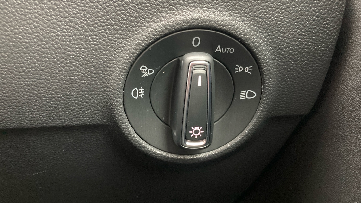 Used Volkswagen T-Roc 2022 for sale - 77975351: Photo 24