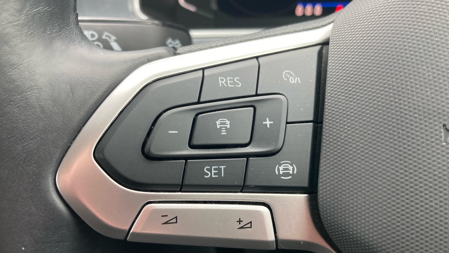 Used Volkswagen T-Roc 2022 for sale - 77975351: Photo 25