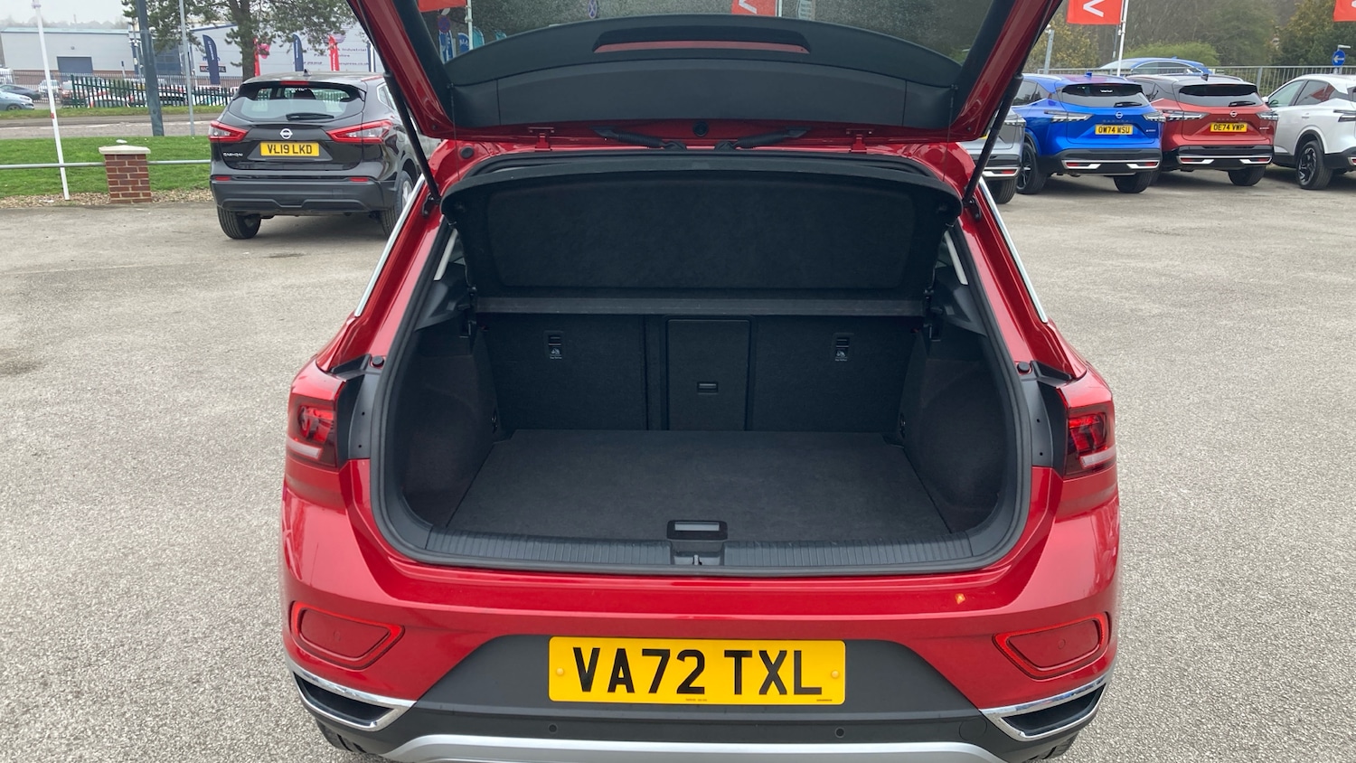 Used Volkswagen T-Roc 2022 for sale - 77975351: Photo 4