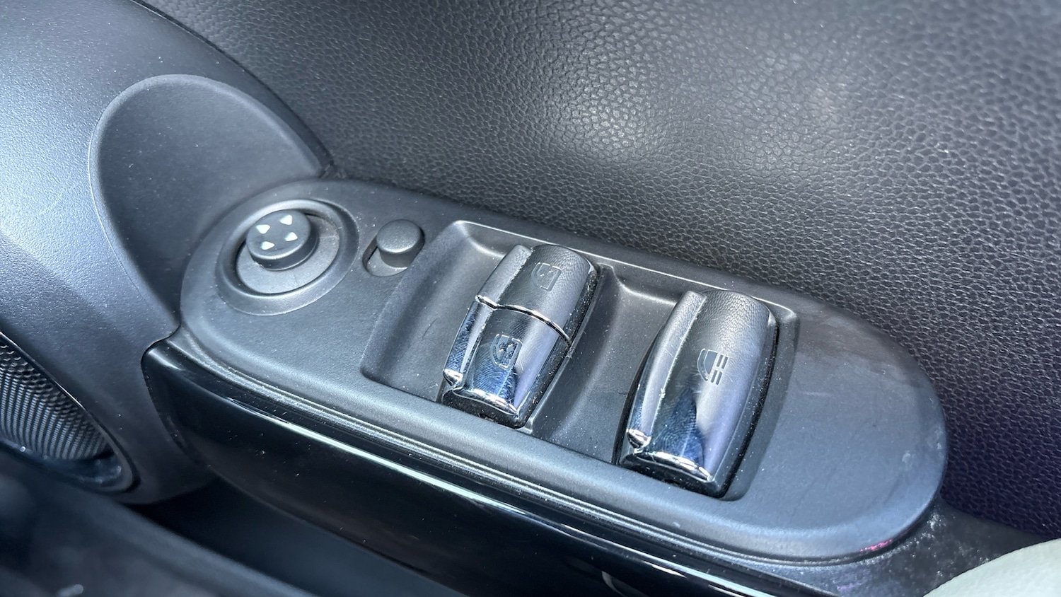 Used MINI Convertible 2017 for sale - 78152868: Photo 21