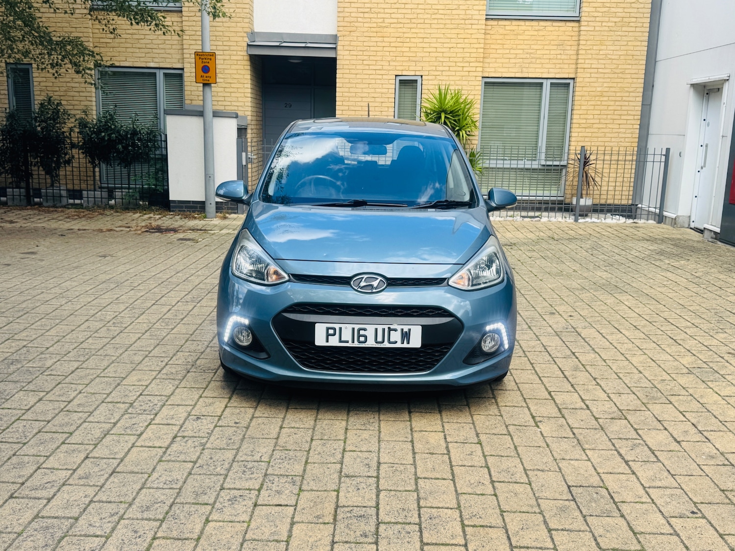 Used Hyundai i10 2016 for sale - 76126517: Photo 2
