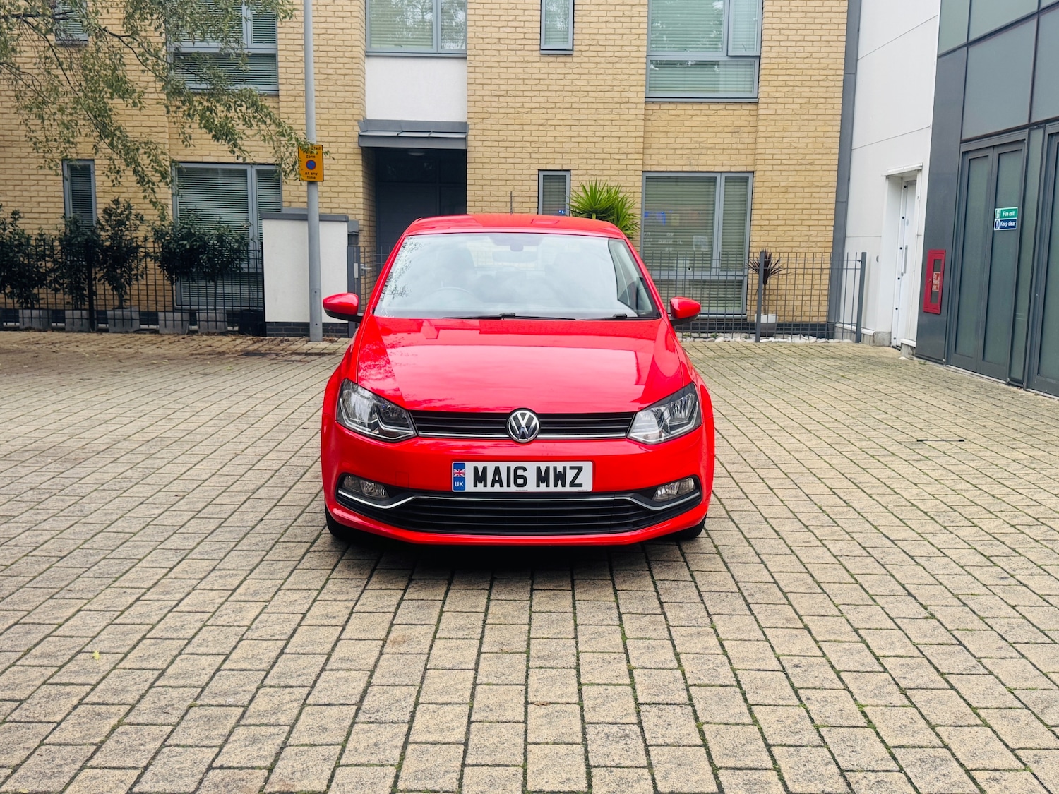 Used Volkswagen Polo 2016 for sale - 76488548: Photo 2