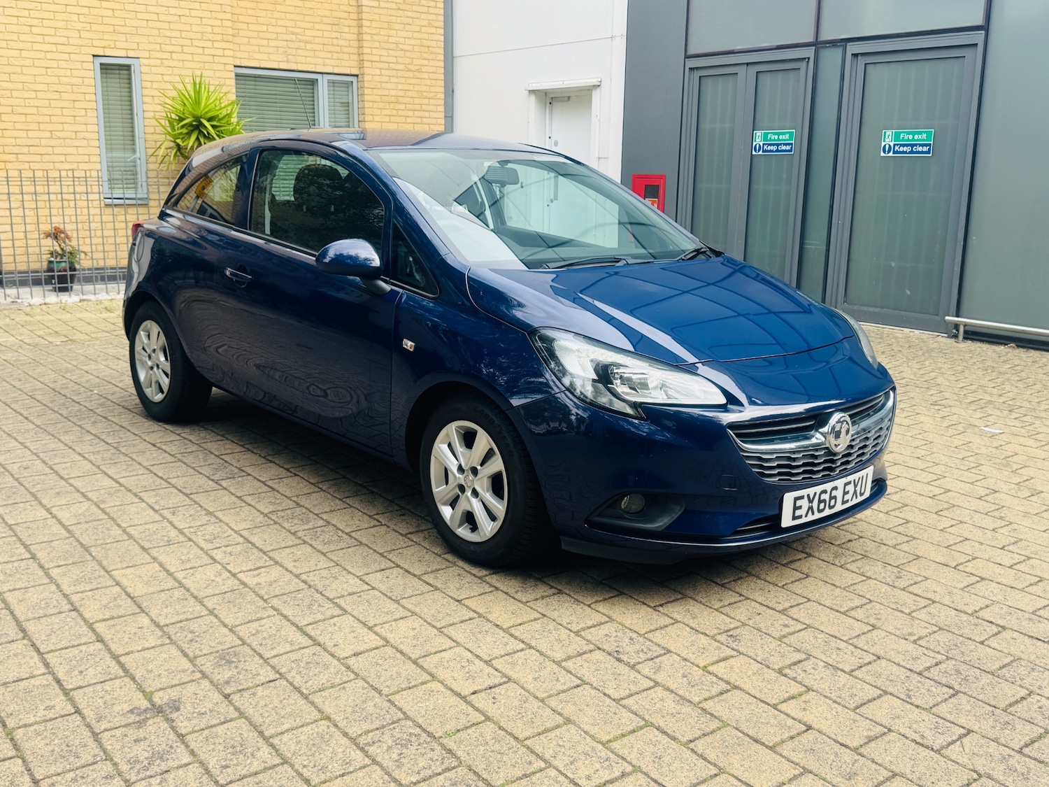 Used Vauxhall Corsa 2016 for sale - 76127121: Photo 1