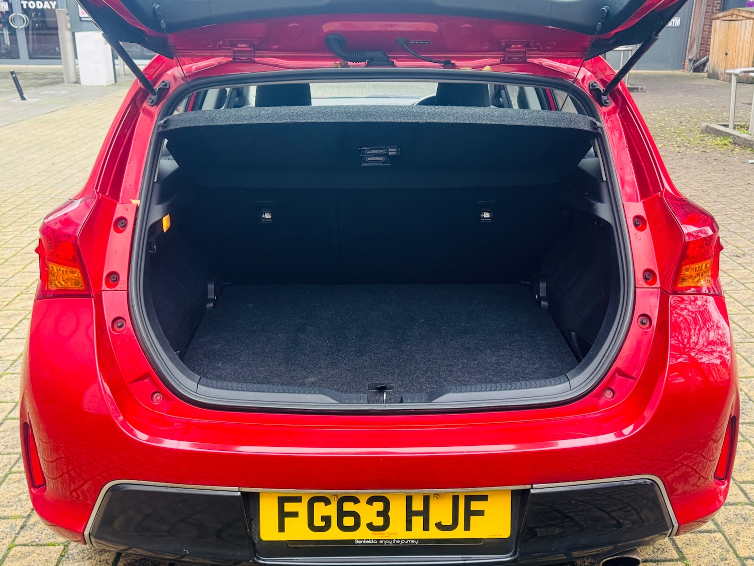 Used Toyota Auris 2013 for sale - 76589761: Photo 15