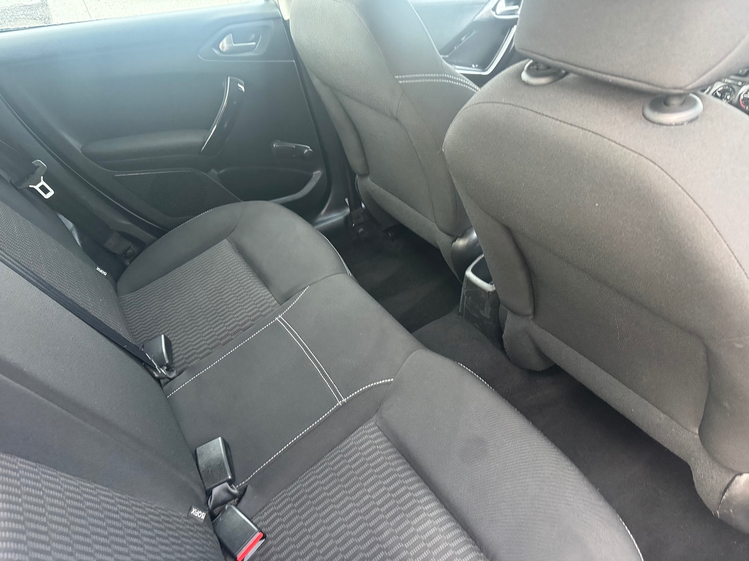 Used Peugeot 208 2015 for sale - 76710452: Photo 8