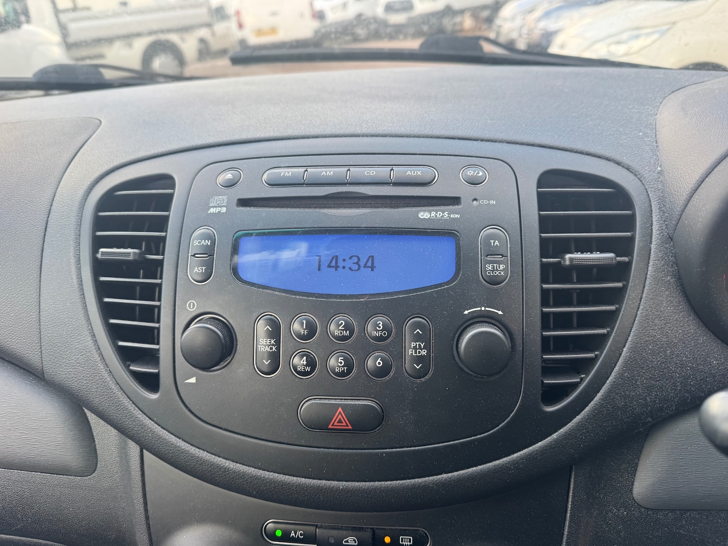 Used Hyundai i10 2012 for sale - 77125970: Photo 11