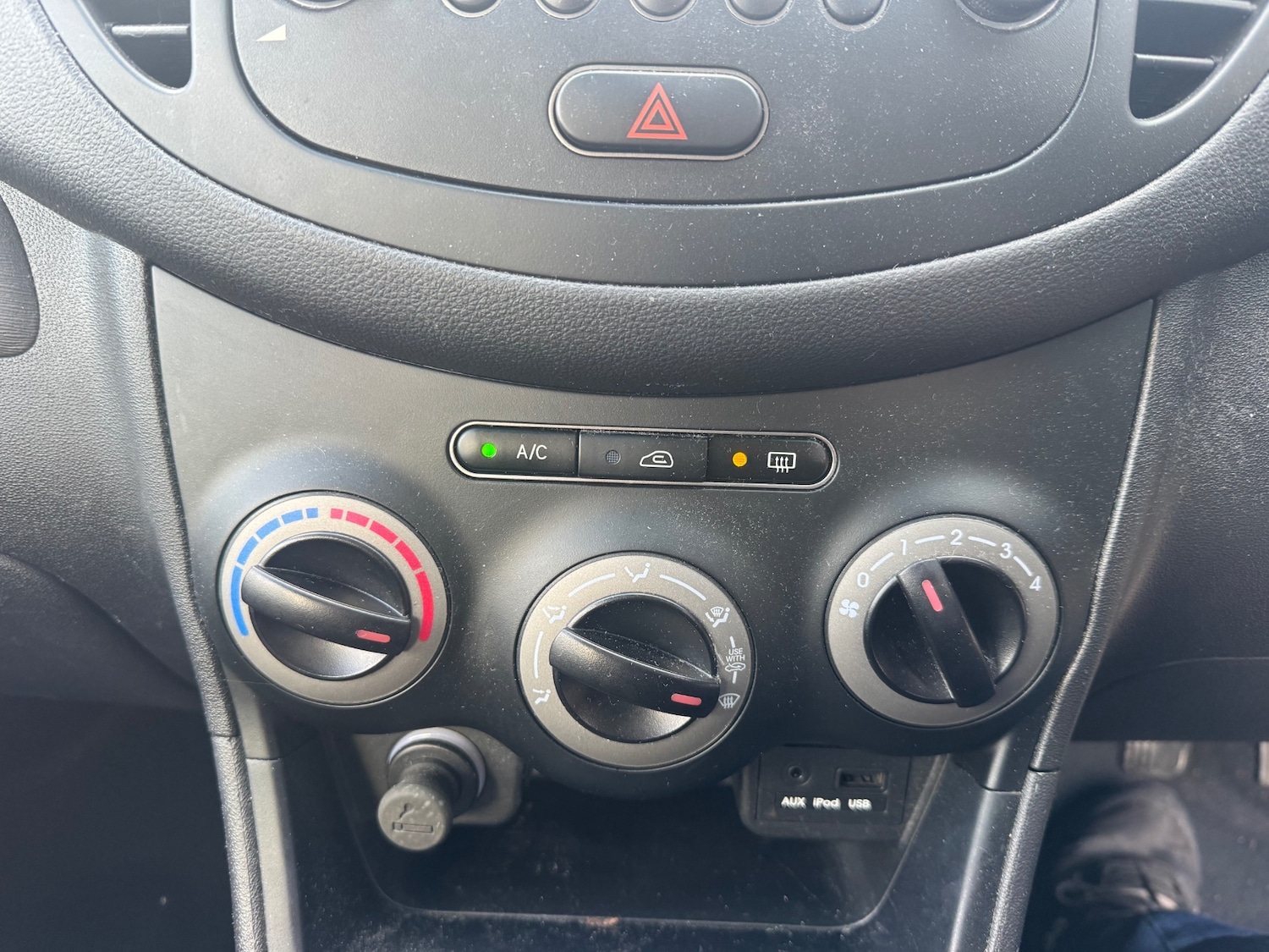 Used Hyundai i10 2012 for sale - 77125970: Photo 12