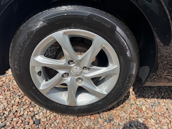 Used Peugeot 208 2016 for sale - 79272364: Photo