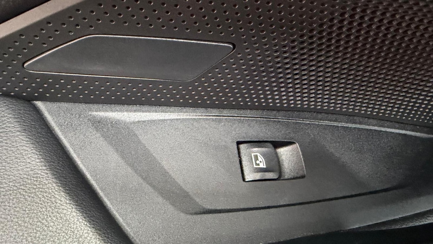 Used BMW i4 2023 for sale - 77417196: Photo 66