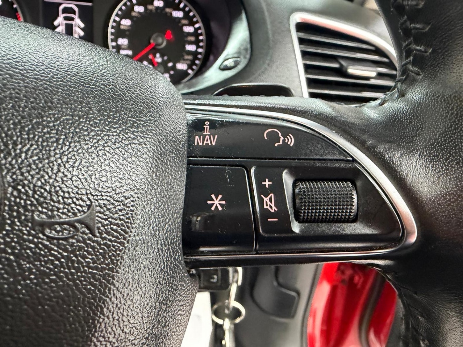 Used Audi Q3 2014 for sale - 76935361: Photo 42