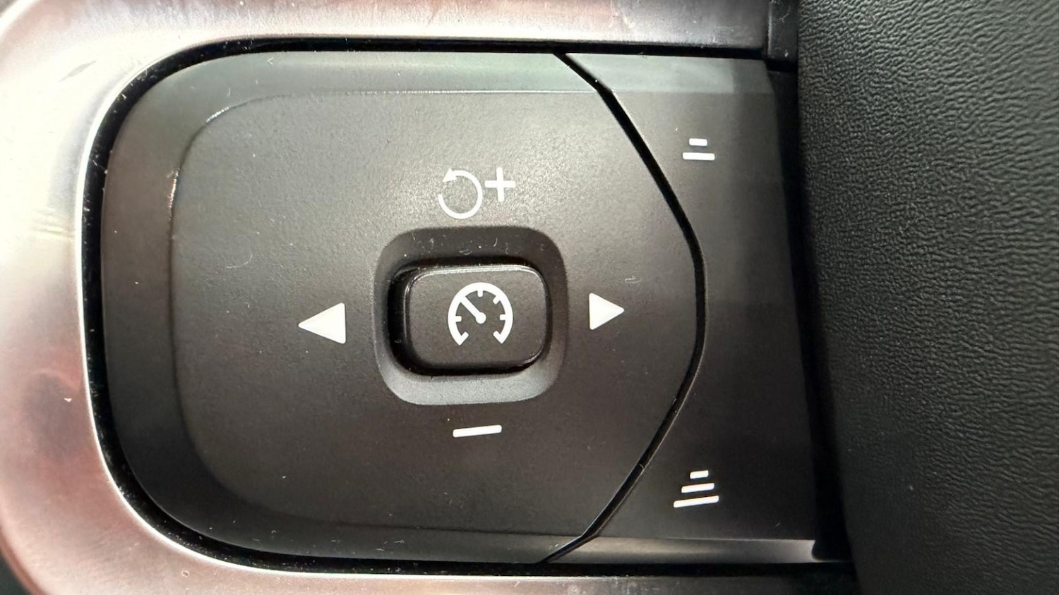 Used Volvo XC40 2022 for sale - 77001562: Photo 85