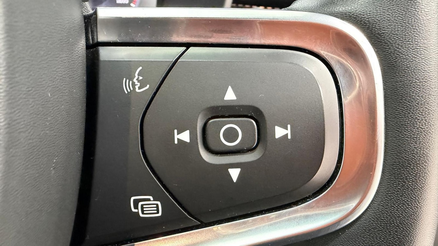 Used Volvo XC40 2022 for sale - 77001562: Photo 94