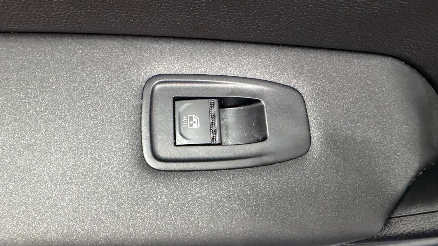 Used Renault Captur 2024 for sale - 76643482: Photo 76