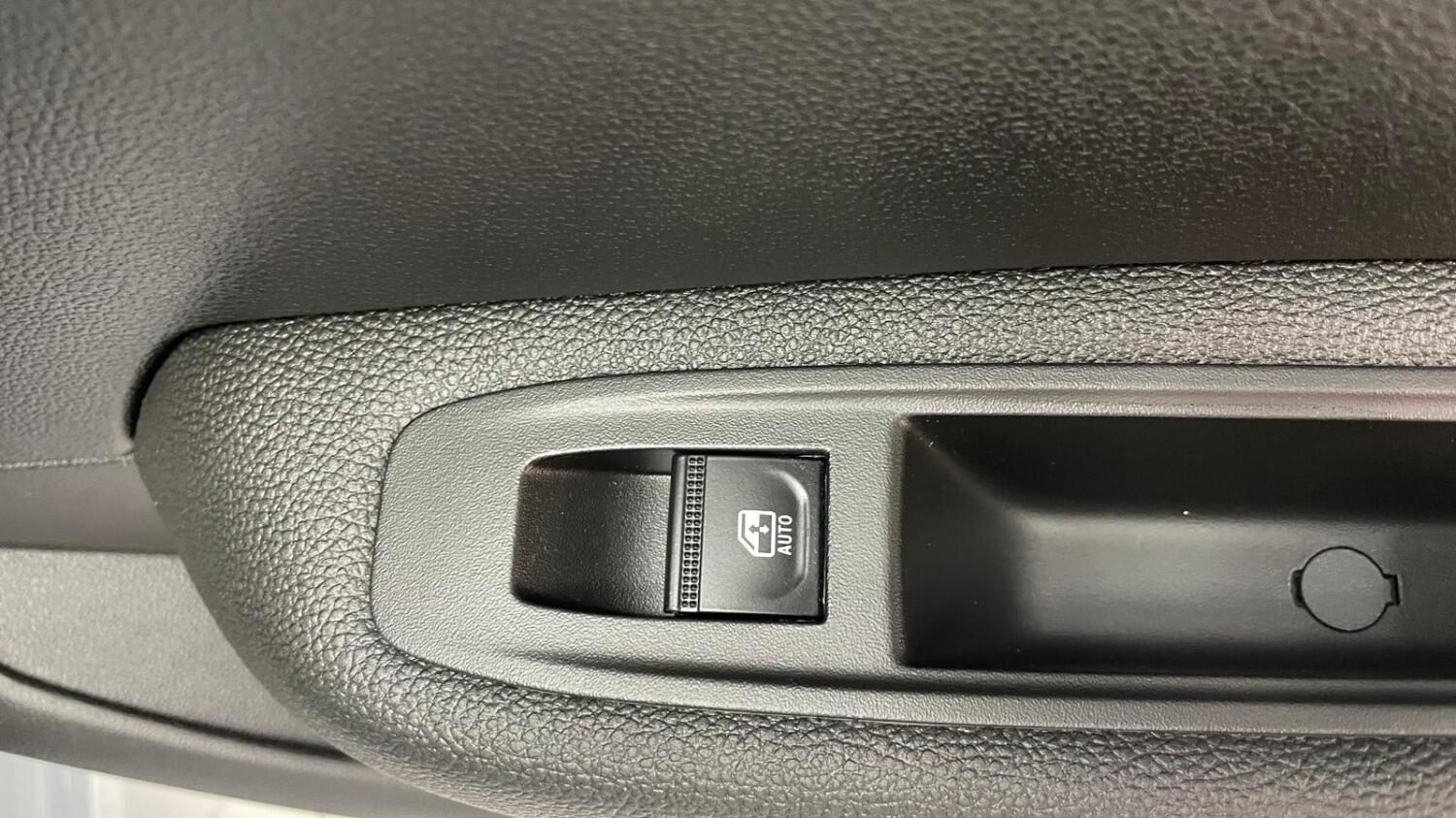 Used Renault Clio 2024 for sale - 76126388: Photo 46