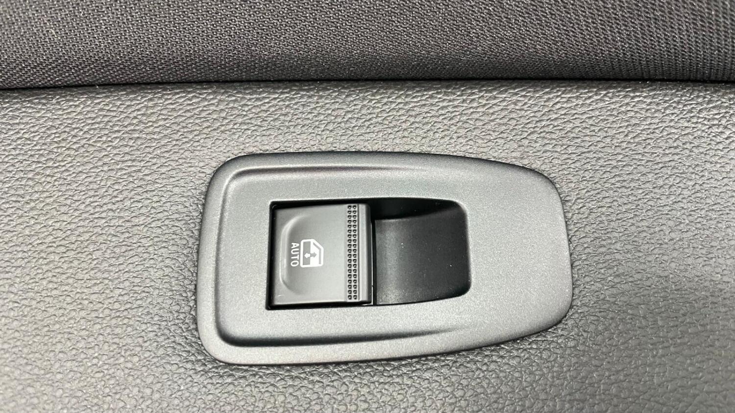 Used Renault Clio 2024 for sale - 76126388: Photo 50