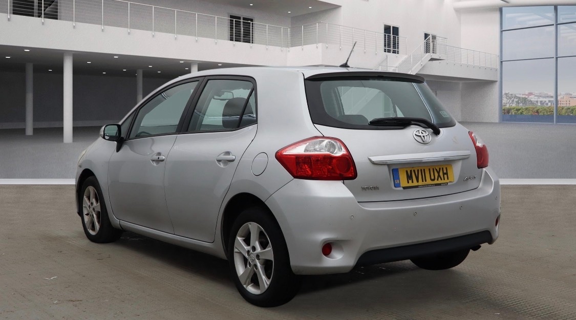 Used Toyota Auris 2011 for sale - 77467844: Photo 2
