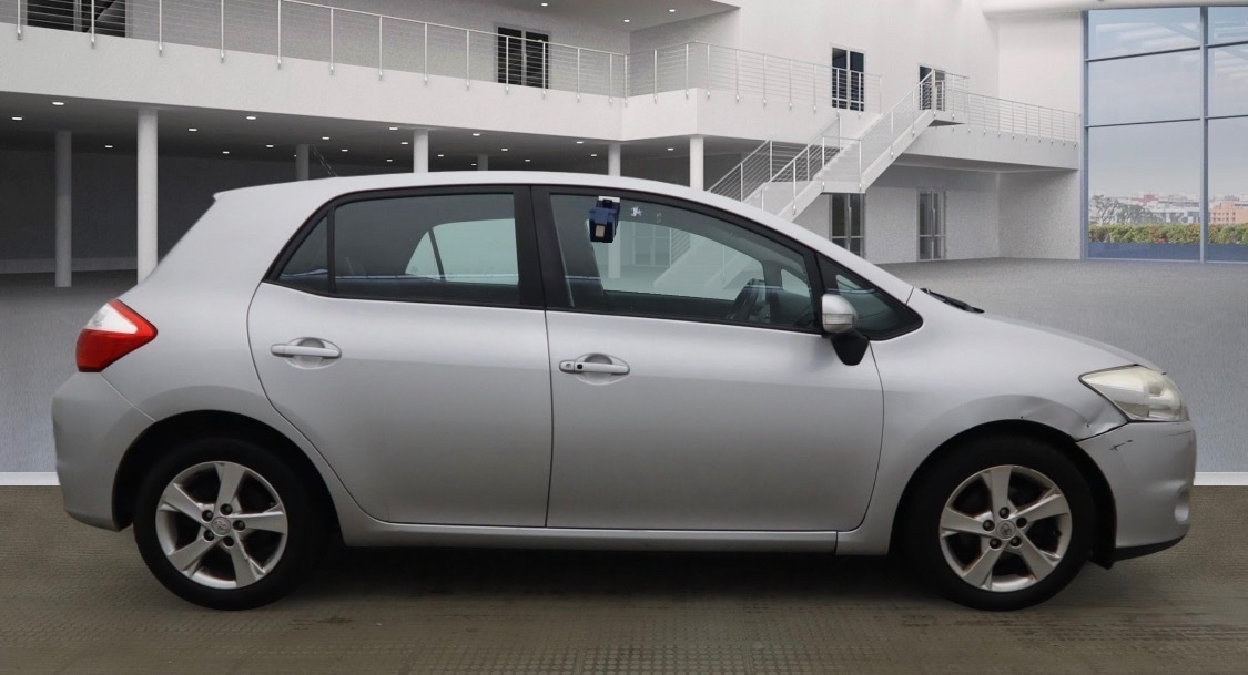 Used Toyota Auris 2011 for sale - 77467844: Photo 4