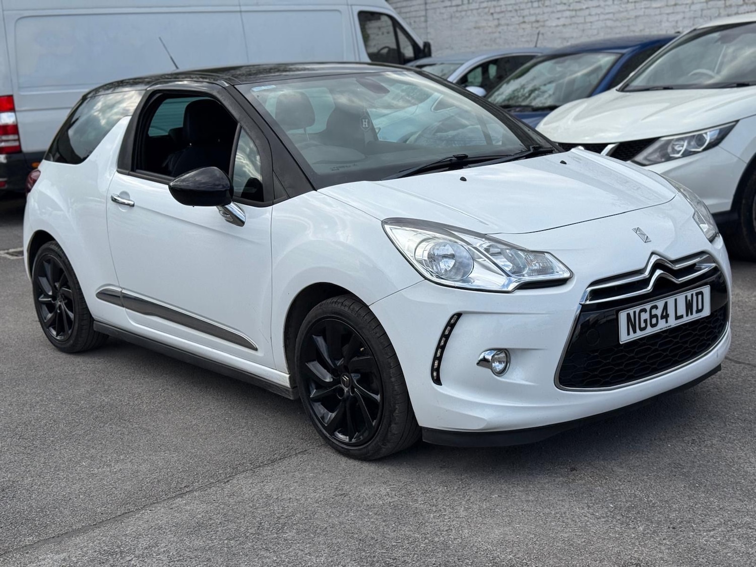 Used Citroen DS3 2015 for sale - 76592965: Photo 1