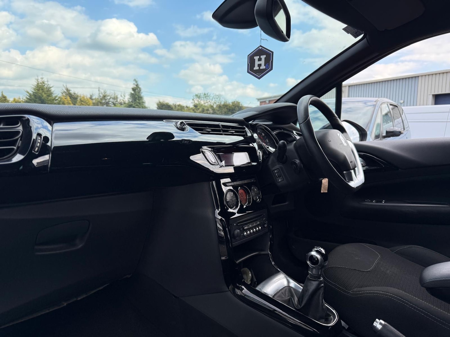 Used Citroen DS3 2015 for sale - 76592965: Photo 10