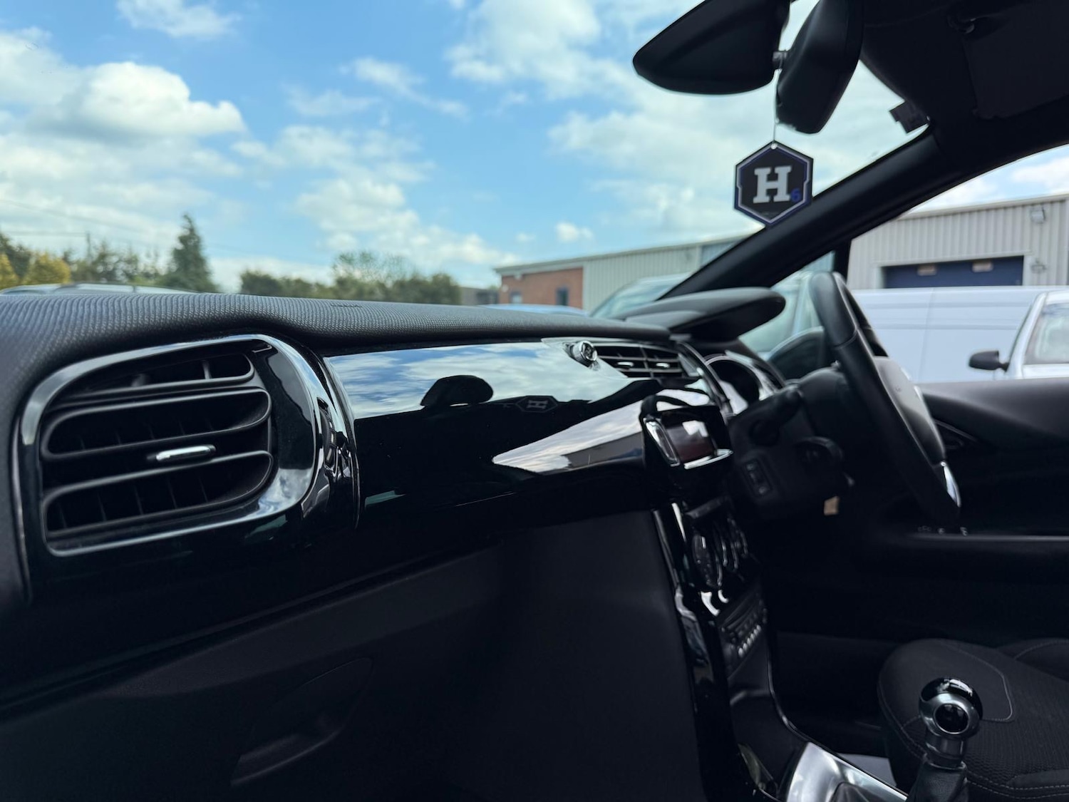 Used Citroen DS3 2015 for sale - 76592965: Photo 11