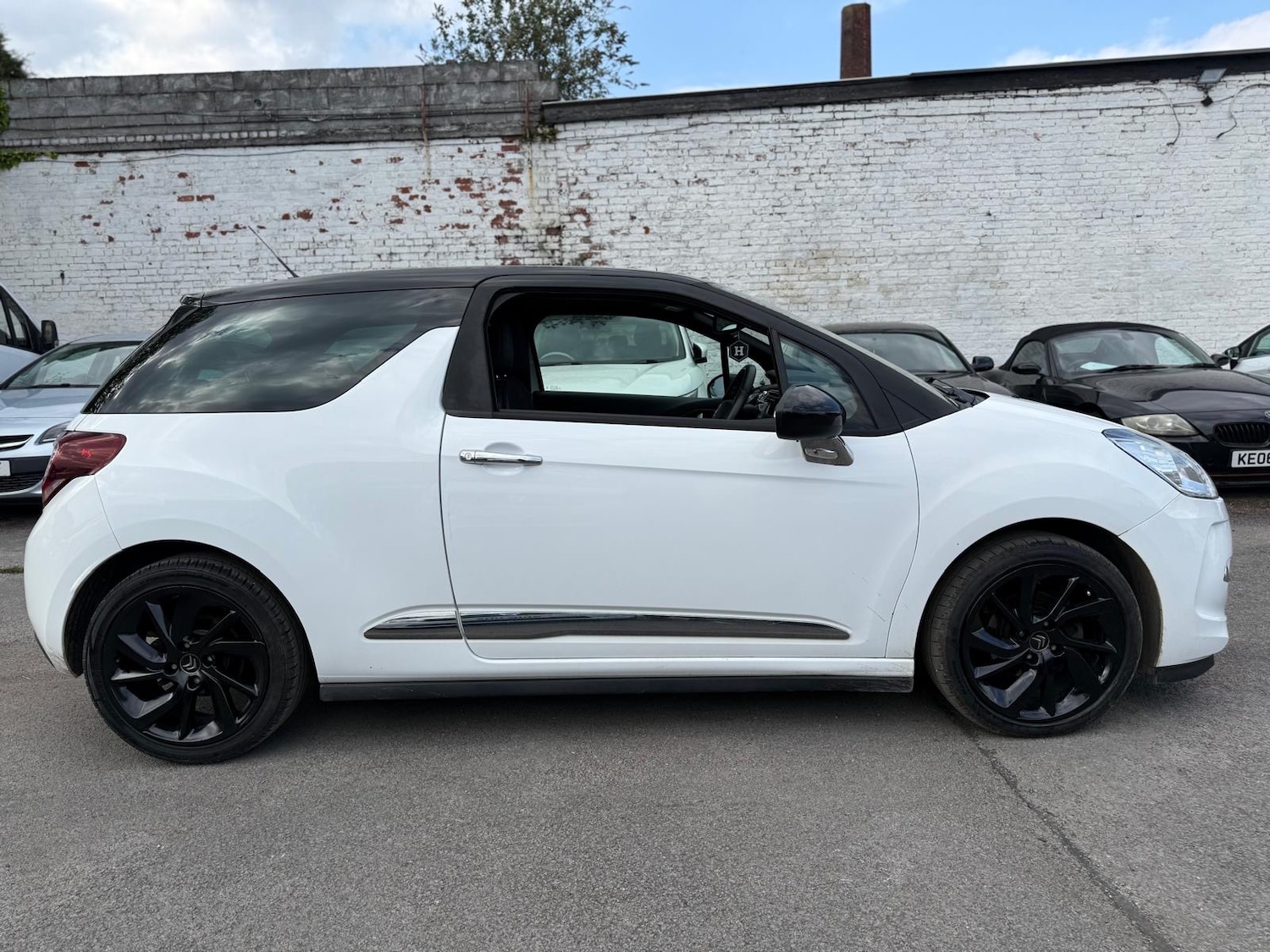 Used Citroen DS3 2015 for sale - 76592965: Photo 8