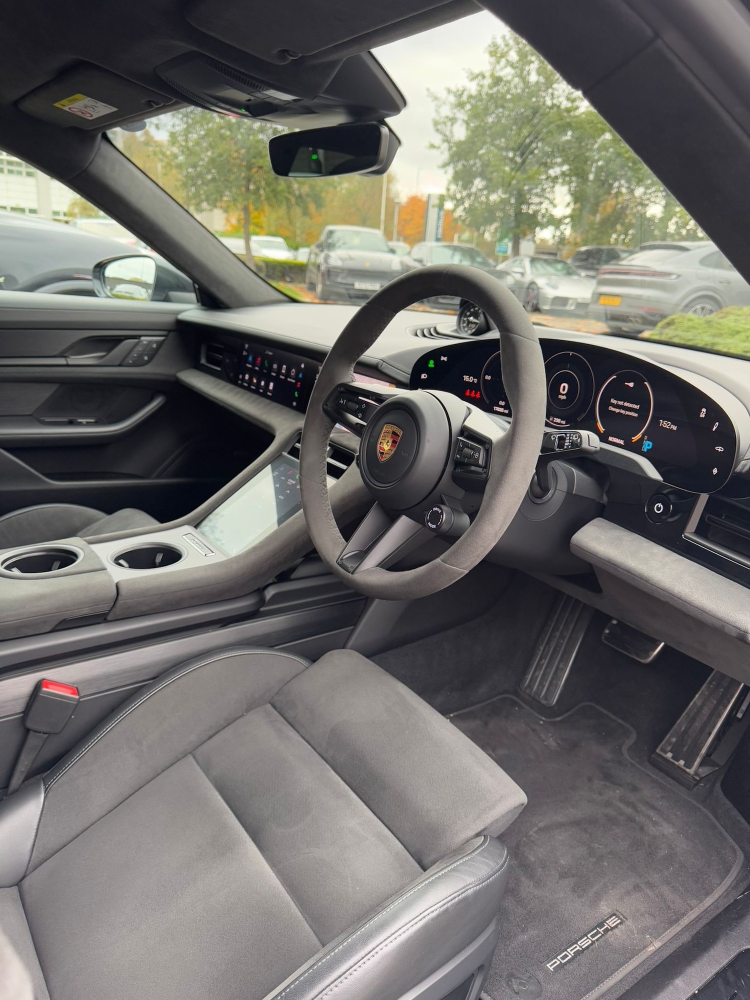 Used Porsche Taycan 2023 for sale - 76752030: Photo 18