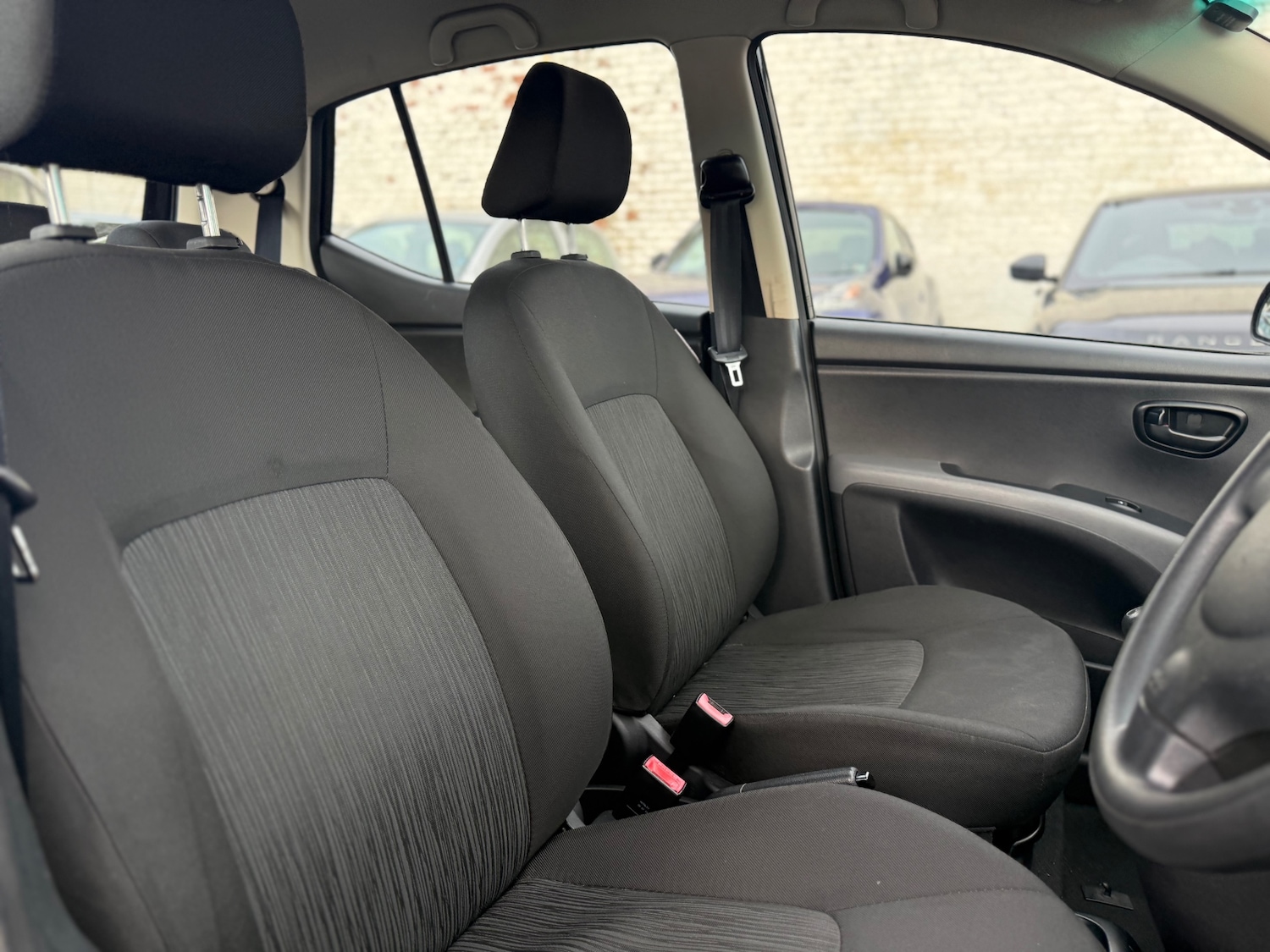 Used Hyundai i10 2011 for sale - 77394010: Photo 10