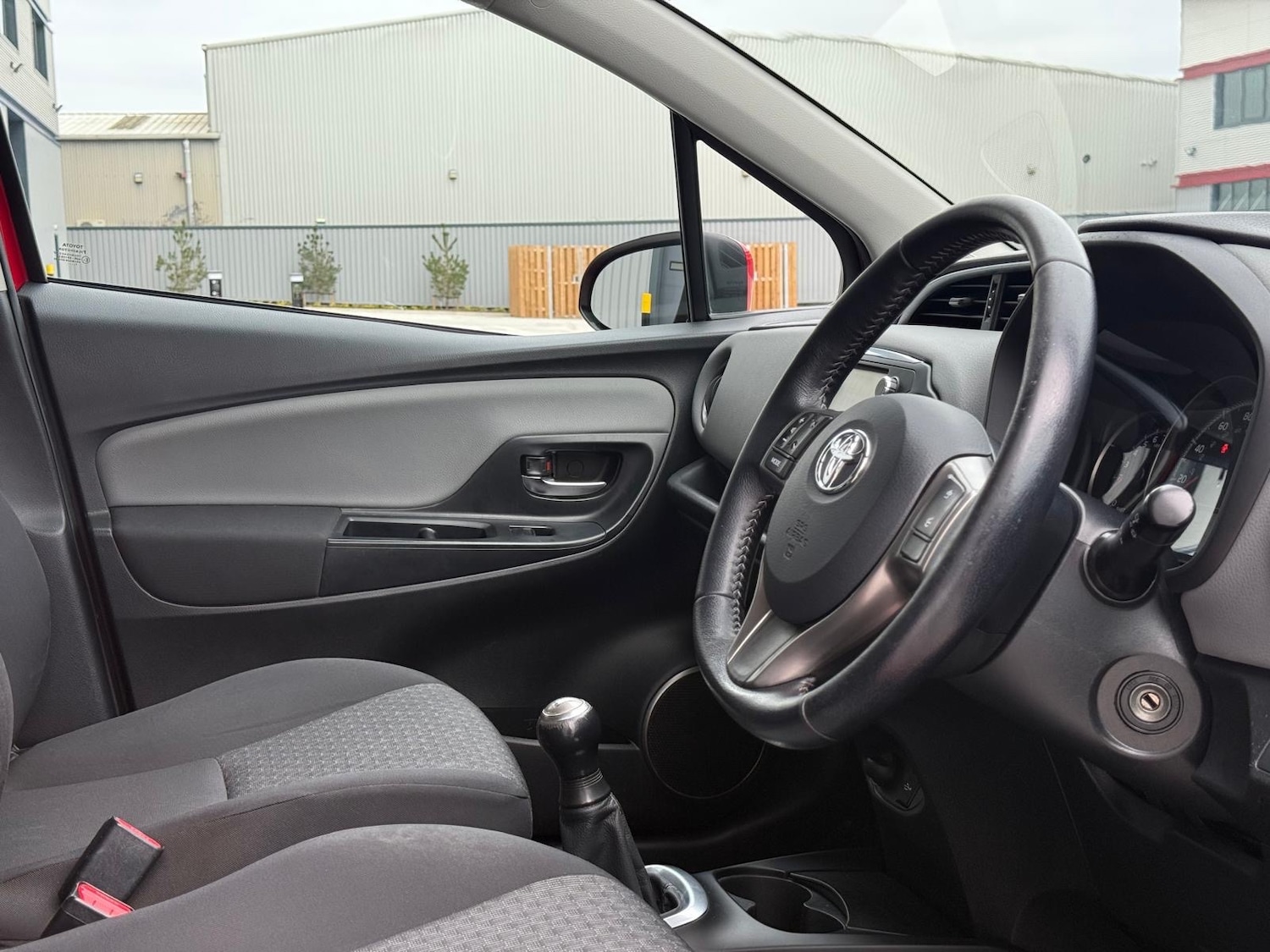 Used Toyota Yaris 2016 for sale - 76591923: Photo 12