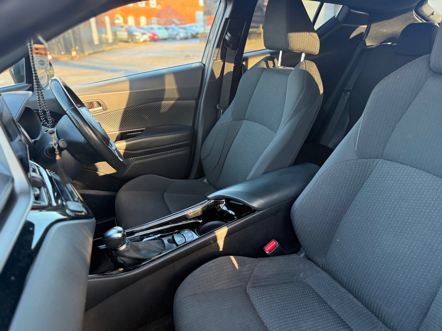 Used Toyota C-HR 2019 for sale - 76738608: Photo 9