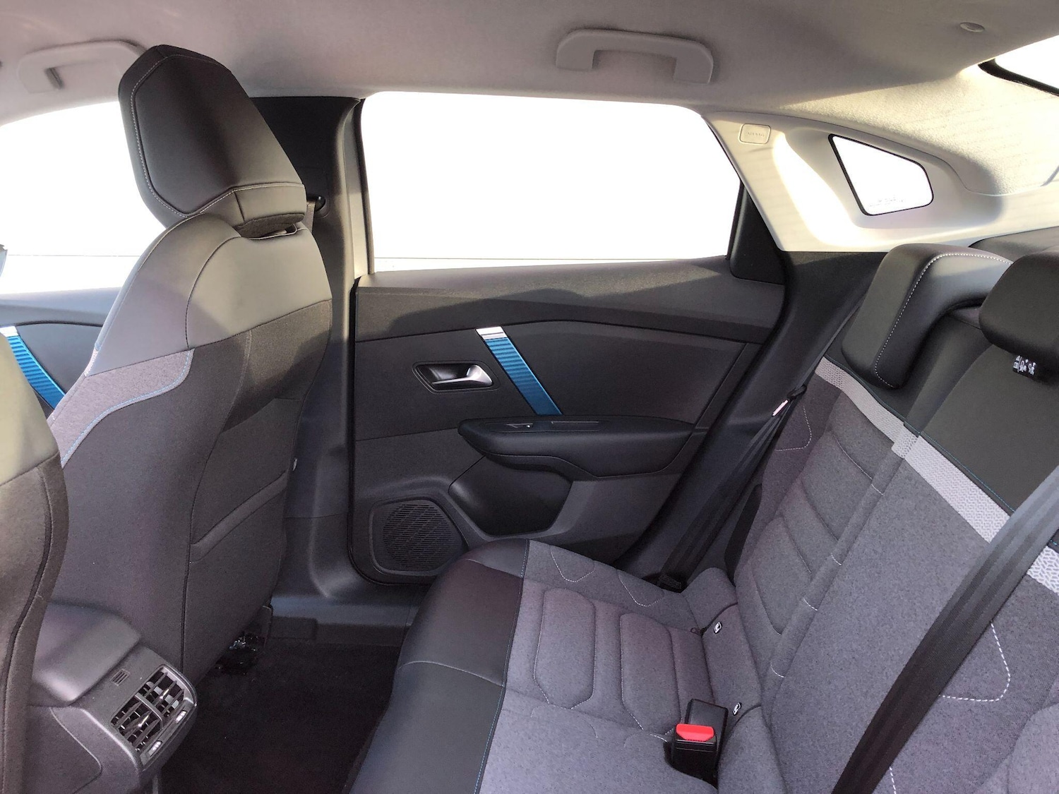 Used Citroen e-C4 X 2023 for sale - 76549944: Photo 19